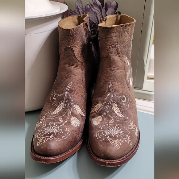 Shyanne Embroidered Leather Booties - Picture 4 of 8